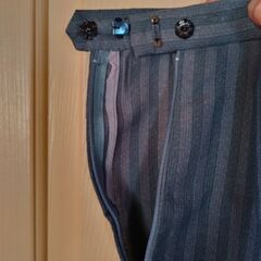 あげます！昭和レトロ　今にないデザイン。洋装品店仕立て。薄ブルー系スーツの画像