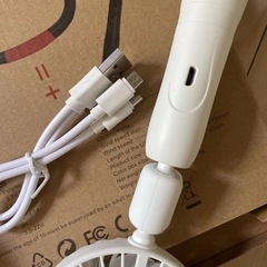 引取者確定！携帯扇風機　ハンディ扇風機　首掛け扇風機　USB充電　白の画像
