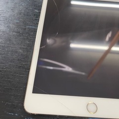 【ジャンク】iPad Mimi3 16gb MGYR2J/A ゴールド 画面割れ 2022/07/10の画像