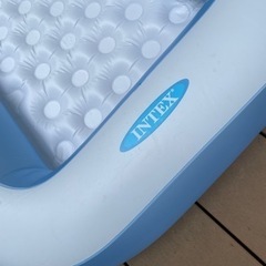 美品！インテックスのベビープールの画像