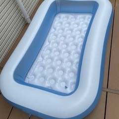 美品！インテックスのベビープールの画像