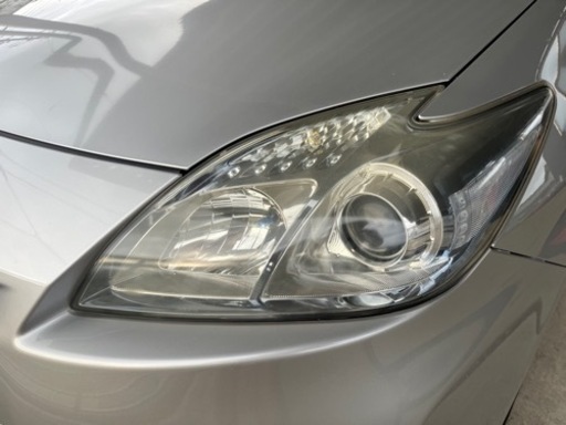 トヨタZVW30プリウスSヘッドライト左右！