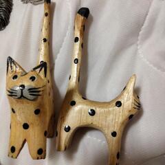 海外60年以上の木材猫ペアの画像