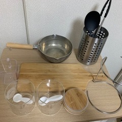 キッチン用品　鍋　トング　まな板など
