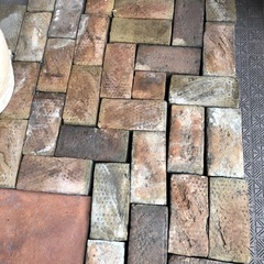 お取引決まりました　テラコッタタイル　30✖️30 約70枚　タイル他の画像