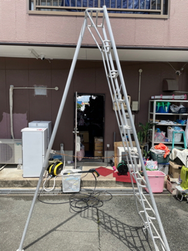 ‼️大幅値引き‼️剪定脚立❗️オールアルミ三脚脚立❗️大型三脚❗️