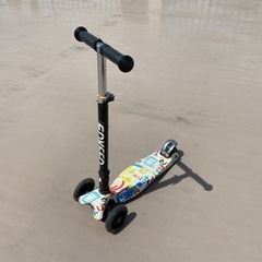 子供用キックボード