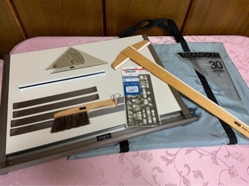 製図用品　一式　製図板　テンプレート　ブラシ　T定規　 三角定規　三角スケール　勾配定規
