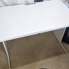 シンプルな机