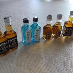 お酒のミニボトルセット(ラム、ウィスキー、ジン)の画像