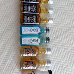 お酒のミニボトルセット(ラム、ウィスキー、ジン)の画像