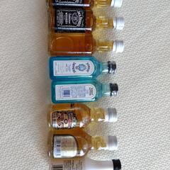 お酒のミニボトルセット(ラム、ウィスキー、ジン)の画像