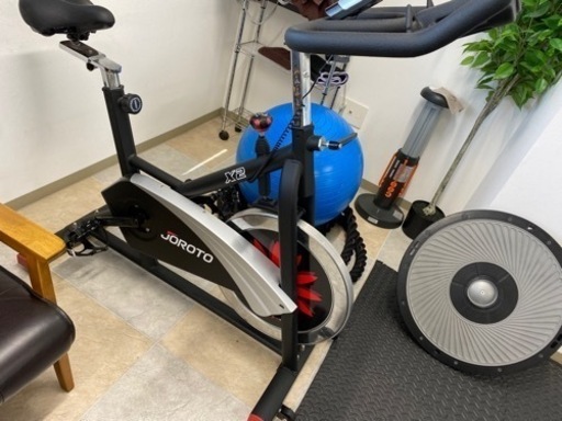 【新品】JOROTO(ジョロト) ベルトドライブ インドアサイクリングバイク 磁気抵抗エクササイズバイク ステーショナリー