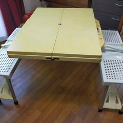 キャンプ用イス付きテーブル