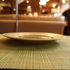 デンマークよりKRONJYDEN(クロニーデン)社のJens H. Quistgaard(イェンス・クイストゴー)デザイン Relief(レリーフ) プレート21cm。優しい風合いの中皿CG105の画像