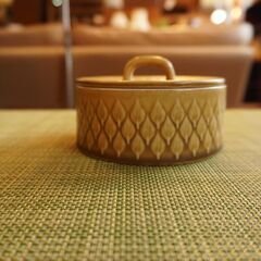デンマークよりKRONJYDEN(クロニーデン)社のJens H. Quistgaard(イェンス・クイストゴー)がデザインを手がけたRelief(レリーフ) 蓋付シュガーポット。キャニスターCG111の画像
