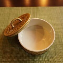 デンマークよりKRONJYDEN(クロニーデン)社のJens H. Quistgaard(イェンス・クイストゴー)がデザインを手がけたRelief(レリーフ) 蓋付シュガーポット。キャニスターCG111の画像