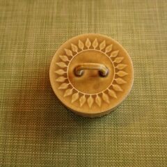 デンマークよりKRONJYDEN(クロニーデン)社のJens H. Quistgaard(イェンス・クイストゴー)がデザインを手がけたRelief(レリーフ) 蓋付シュガーポット。キャニスターCG111の画像
