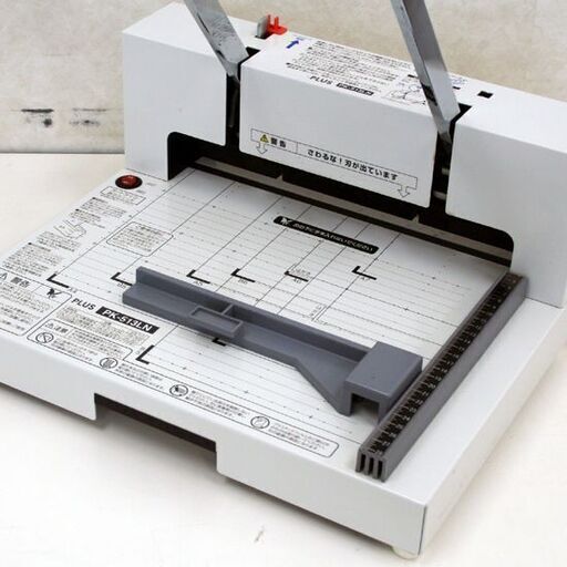 PLUS かんたん替刃交換 断裁機 PK-513LN 裁断幅299mm(A4長辺) 裁断厚さ15mm 受木交換済み 用紙切断 ペーパー