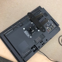 TOSHIBA 22インチ液晶テレビ　壁掛け　金具付きの画像