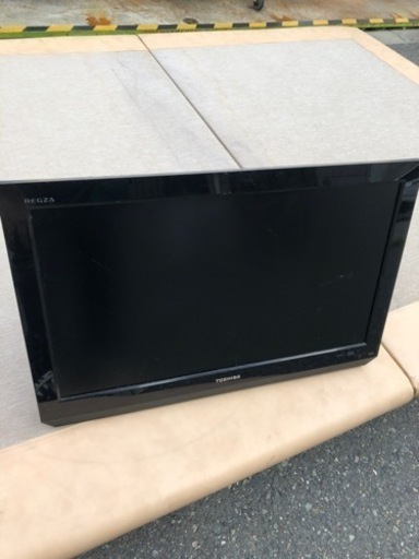 TOSHIBA 22インチ液晶テレビ　壁掛け　金具付き