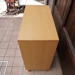 人気の無印良品(MUJI)のオーク材を使用した木製キャビネットです！明るいナチュラルな雰囲気が北欧スタイルなどにオススメのサイドボード。カップボードとしても活躍します♪CG120の画像