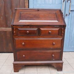 松本民芸家具のミズメザクラ無垢材を使用した#33A型 ライティング