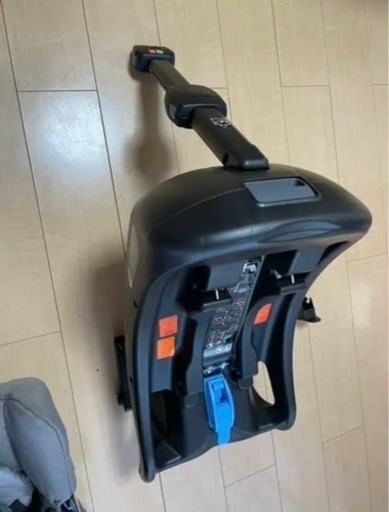 最終値下げJoie チャイルドシートとISOFIXのベースのみ、山梨県内で有れば無料でお届けします。