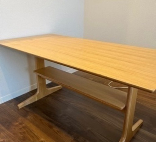 リビングでもダイニングでも使えるテーブル　無印良品