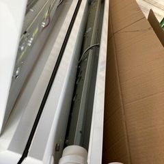 商談中　蛍光灯　安定器　土台の画像