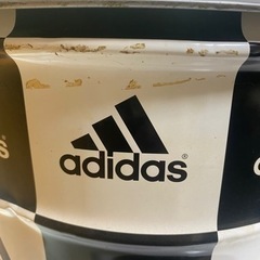 adidas ペール缶の画像