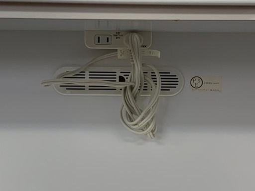 【リサイクルサービス八光　田上店　配達・設置OK】ホワイト　食器棚　2口コンセント付