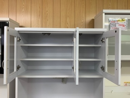 【リサイクルサービス八光　田上店　配達・設置OK】ホワイト　食器棚　2口コンセント付