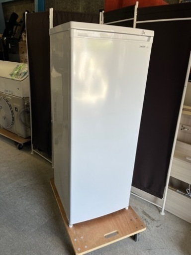 今売れてます!! 激安販売!! 167L SHARP ノンフロン冷凍庫 FJ-HS17X-W 2019年