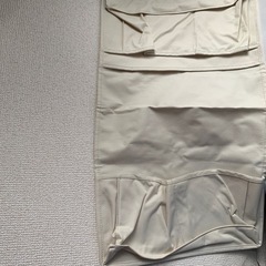 収納ポケット6つ　ソファにピッタリ　水や汚れに強い素材