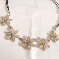 【未使用】ネックレス 花型 ビジュー ペンダント アクセサリー お洒落