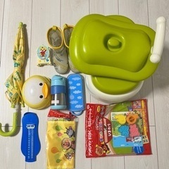 子供　雑貨　小物　傘　雨靴　未使用品多数　水筒