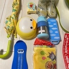 子供　雑貨　小物　傘　雨靴　未使用品多数　水筒の画像