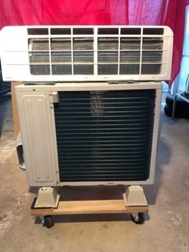 YAMADA　RIAIR/リエア　超美品　禁煙　ルームエアコン　YHAC-22L1-W　2021年製　　2.2kw