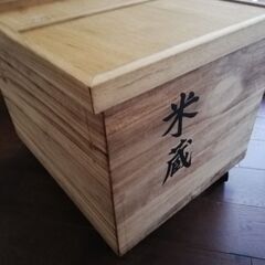 桐の米びつ３０キロ入ります
