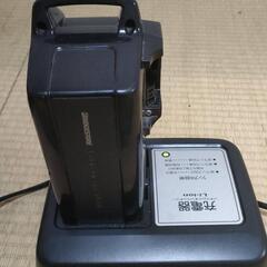 ヤマハ電動自転車バッテリーと、充電器の画像