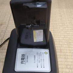 ヤマハ電動自転車バッテリーと、充電器の画像