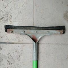 水はけ　モップレーキ　掃除用具の画像