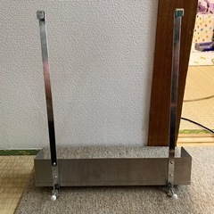 レンジフードにかけれるステンレススパイスラックの画像