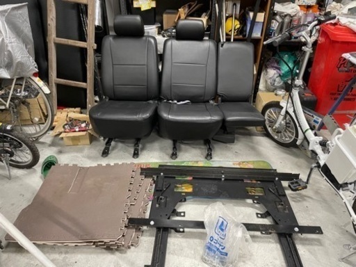 ハイエース　200系　３型　セカンドシート　回転シート