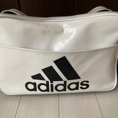 adidas エナメルバック