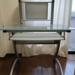 デスク差し上げます