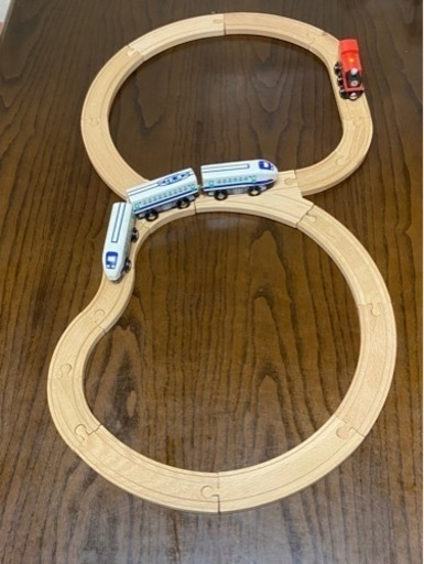 木製レールと木製電車模型