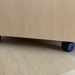 キャスター付き　サイドテーブル引き出し付きの画像