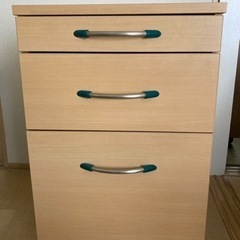 キャスター付き　サイドテーブル引き出し付きの画像